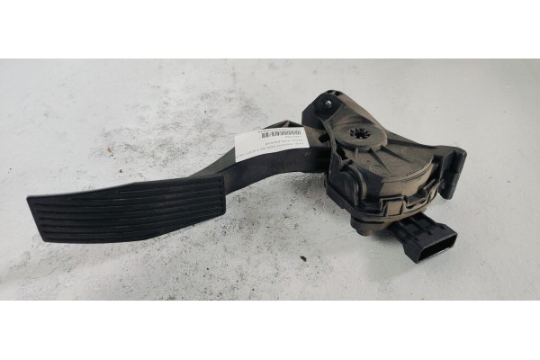 Recambio de pedal acelerador para opel insignia berlina 2.0cdti 130 fap referencia OEM IAM 13237352  