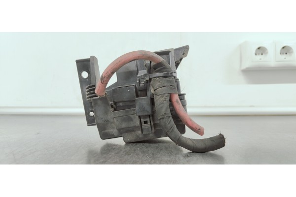 Recambio de caja reles / fusibles para renault megane iii sport tourer 1.5 dci referencia OEM IAM 243880001R  