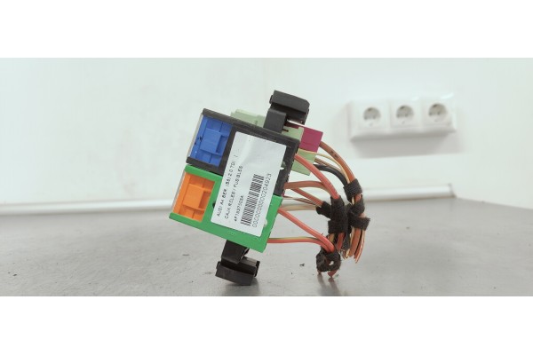 Recambio de caja reles / fusibles para audi a4 ber. (b8) 2.0 tdi referencia OEM IAM 4F1937503A  
