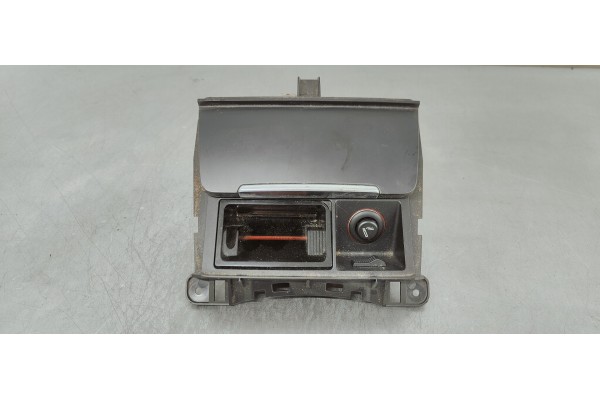Recambio de cenicero para audi a4 ber. (b8) 2.0 tdi referencia OEM IAM 8K0857951C  