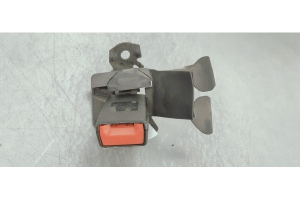 Recambio de enganche cinturon trasero derecho para audi a4 ber. (b8) 2.0 tdi referencia OEM IAM 8K0857740AC  