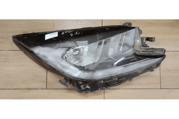 Recambio de faro derecho para toyota aygo x 1.0i 72 referencia OEM IAM   