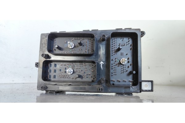 Recambio de caja reles / fusibles para opel astra twin top enjoy referencia OEM IAM 743381  
