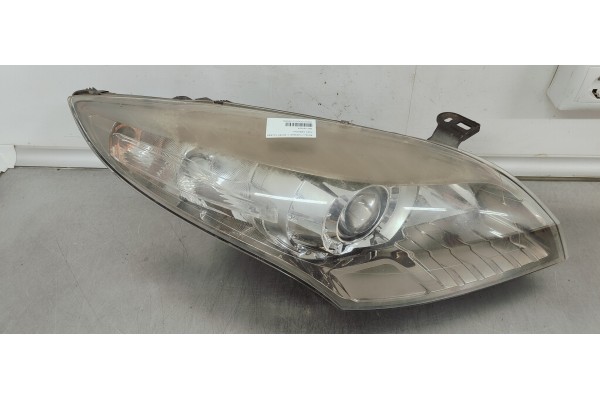 Recambio de faro derecho para renault megane iii sport tourer 1.5 dci referencia OEM IAM 260100021R  