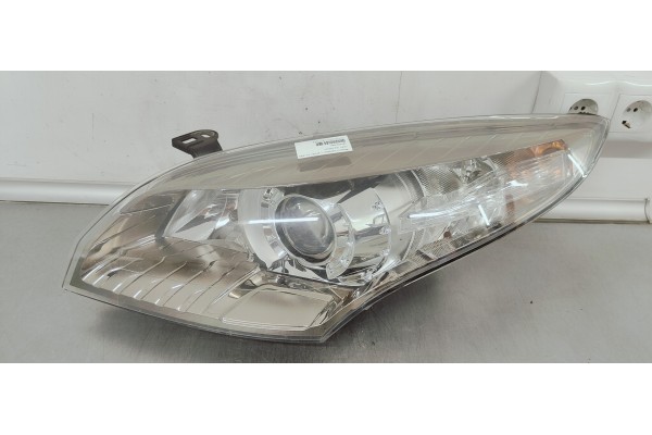 Recambio de faro izquierdo para renault megane iii sport tourer 1.5 dci referencia OEM IAM 260606389R  
