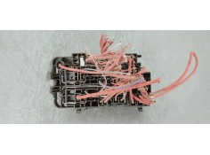 Recambio de caja reles / fusibles para renault megane iii sport tourer 1.5 dci referencia OEM IAM 18013301D  