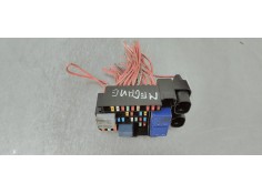 Recambio de caja reles / fusibles para renault megane iii sport tourer 1.5 dci referencia OEM IAM 18013301D  