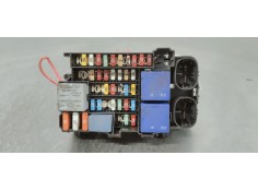 Recambio de caja reles / fusibles para renault megane iii sport tourer 1.5 dci referencia OEM IAM 18013301D  