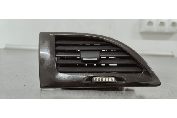 Recambio de rejilla aireadora para renault megane iii sport tourer 1.5 dci referencia OEM IAM   