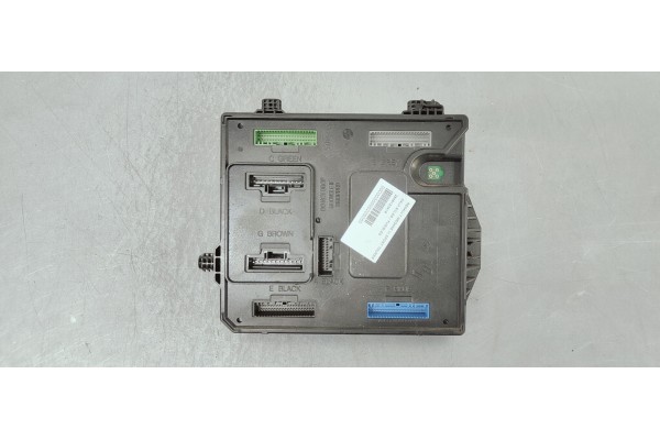 Recambio de caja reles / fusibles para renault megane iii sport tourer 1.5 dci referencia OEM IAM 284B12041R  