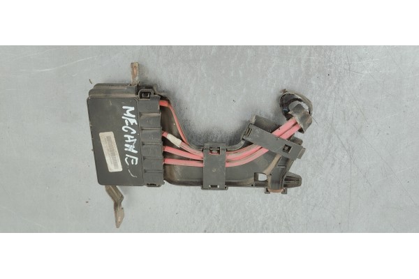 Recambio de caja reles / fusibles para renault megane iii sport tourer 1.5 dci referencia OEM IAM   