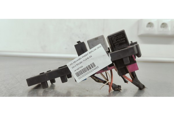 Recambio de caja reles / fusibles para volkswagen passat berlina (3c2) 2.0 tdi 140 referencia OEM IAM 1K1937503  