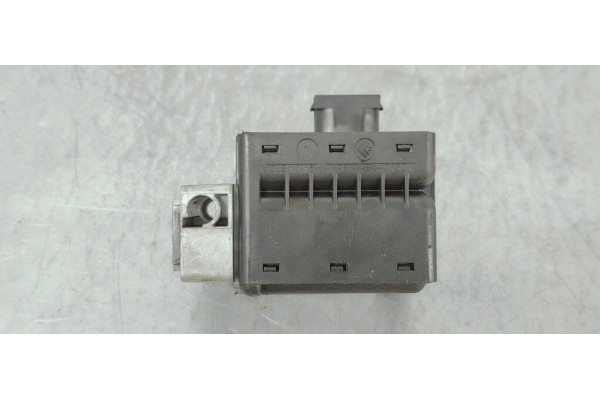 Recambio de modulo electronico para renault megane iii sport tourer 1.5 dci referencia OEM IAM 8200604932  