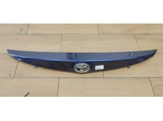 Recambio de molduras traseras para toyota auris 1.6 d4d 112 fap referencia OEM IAM 7681102E50  