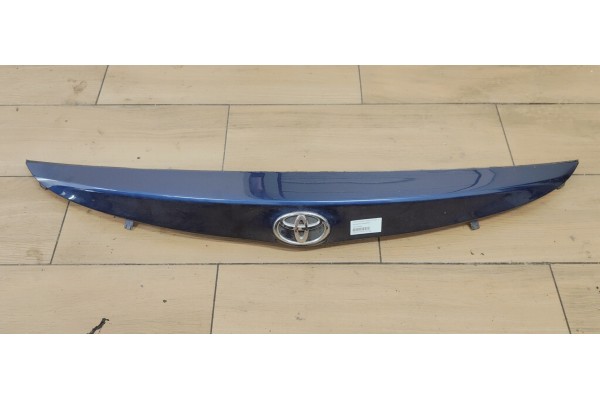 Recambio de molduras traseras para toyota auris 1.6 d4d 112 fap referencia OEM IAM 7681102E50  