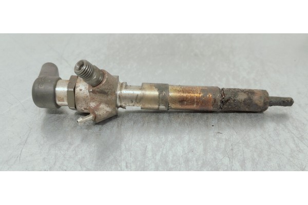 Recambio de inyector para renault megane iii sport tourer 1.5 dci referencia OEM IAM 166008052R  