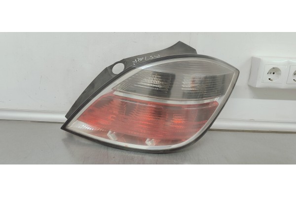 Recambio de piloto trasero izquierdo para ford fiesta (cb1) 1.6 tdci 95 fap referencia OEM IAM 8A6113405A  