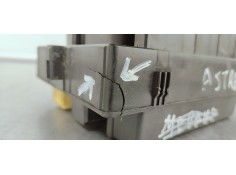 Recambio de caja reles / fusibles para opel astra h ber. edition referencia OEM IAM 13206754  