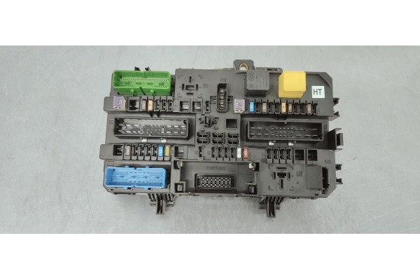 Recambio de caja reles / fusibles para opel astra h ber. edition referencia OEM IAM 13222173  