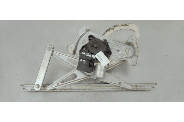 Recambio de elevalunas delantero derecho para renault megane iii sport tourer 1.5 dci referencia OEM IAM 807200001R  