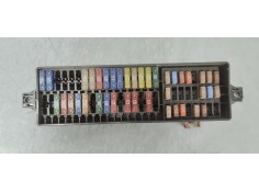 CAJA RELES / FUSIBLES 