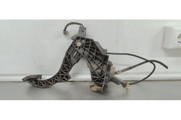 Recambio de pedal embrague para citroen berlingo 1.5 hdi referencia OEM IAM 9809425180  
