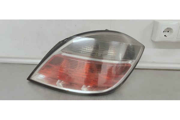 Recambio de piloto trasero derecho para opel astra h ber. edition referencia OEM IAM 13222325  