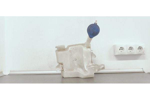 Recambio de deposito limpia para ford focus lim. (cb8) 5ecalc referencia OEM IAM BV6117B613CA  