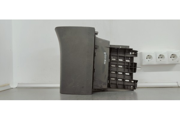 Recambio de guantera para citroen berlingo 1.5 hdi referencia OEM IAM 9816562477  