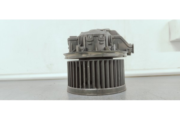 Recambio de ventilador calefaccion para ford fiesta (cb1) 1.6 tdci 95 fap referencia OEM IAM VP8E2H18456AA  