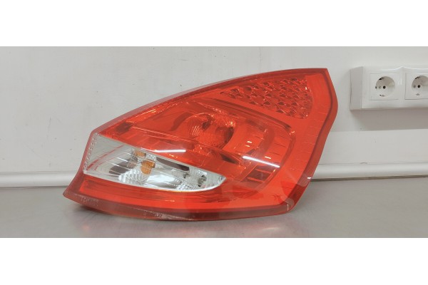 Recambio de piloto trasero derecho para ford fiesta (cb1) 1.6 tdci 95 fap referencia OEM IAM 8A6113404A  