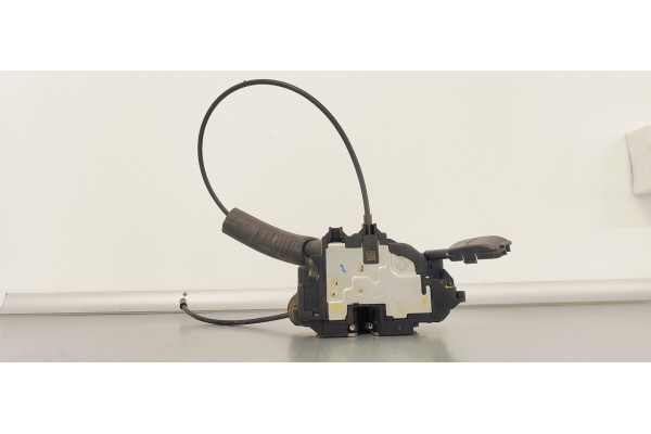 Recambio de cerradura puerta delantera izquierda para renault megane iii coupe 1.5 dci 110 fap referencia OEM IAM 805030003R  