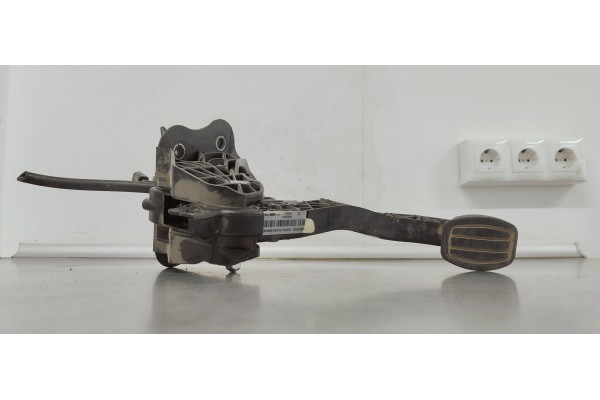 Recambio de pedal embrague para citroen berlingo 1.5 hdi referencia OEM IAM 9829937180  