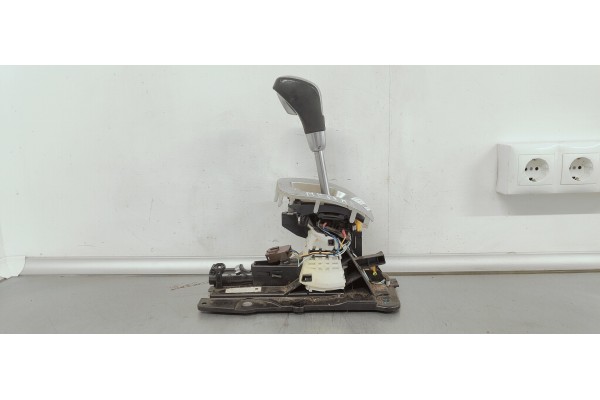 Recambio de palanca cambio para renault megane iii sport tourer 1.5 dci referencia OEM IAM 8201019659  