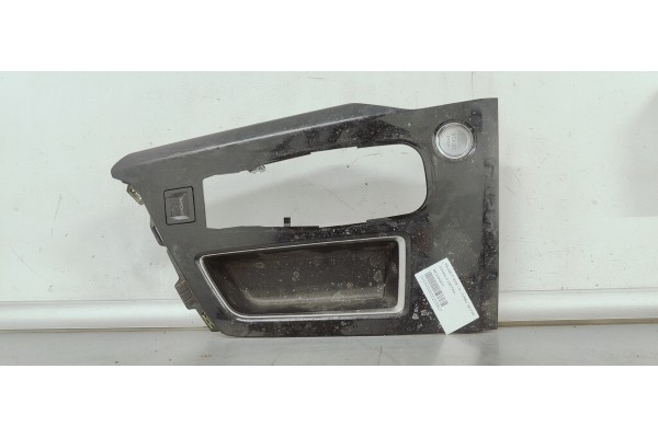 Recambio de consola central para peugeot 5008 1.6 i turbo 180 fap referencia OEM IAM 9815049277  