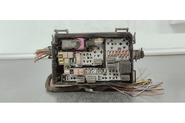 Recambio de caja reles / fusibles para opel corsa d cosmo referencia OEM IAM 13292736  