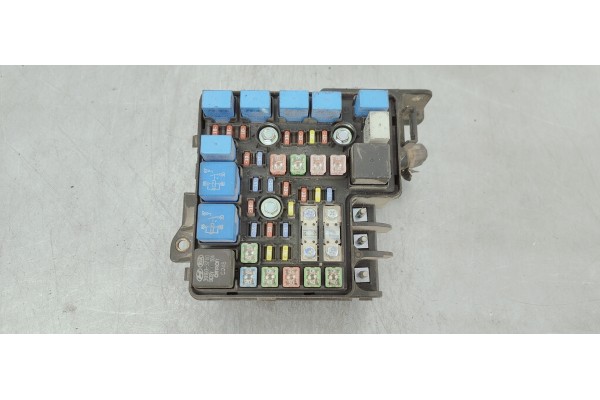 Recambio de caja reles / fusibles para hyundai i30 1.6crdi 90 referencia OEM IAM 3916025000  