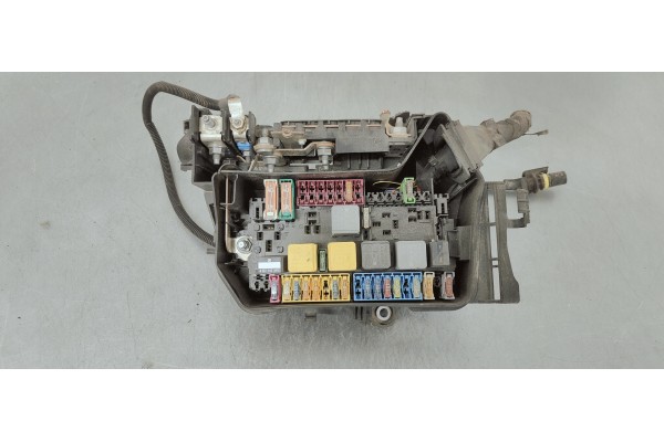 Recambio de caja reles / fusibles para mercedes-benz clase b (w246) 1.8 cdi referencia OEM IAM A2465403803  