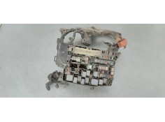 CAJA RELES / FUSIBLES 