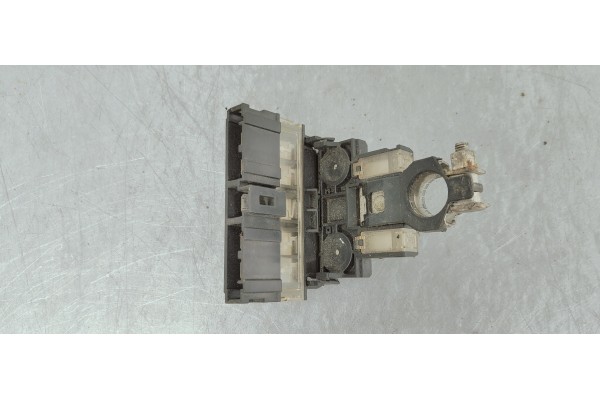 Recambio de caja reles / fusibles para nissan qashqai (j11) 1.6 i turbo 163 referencia OEM IAM P32SENG  