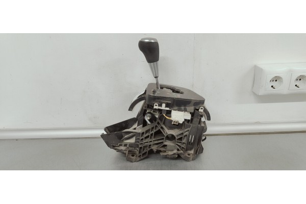 Recambio de palanca cambio para toyota auris 1.6 i 132 referencia OEM IAM 75G027  