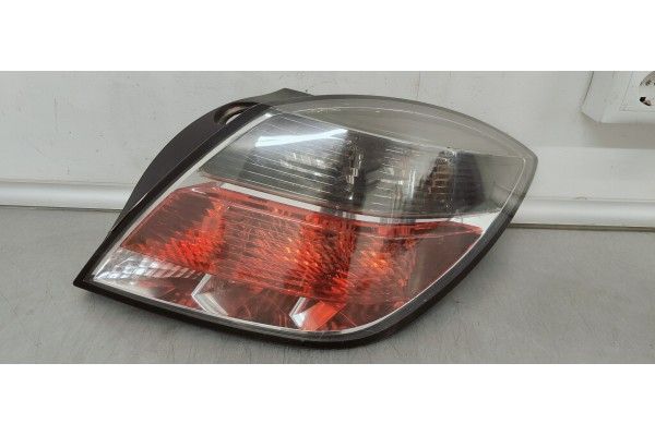 Recambio de piloto trasero derecho para opel astra h berlina enjoy referencia OEM IAM 13252444  