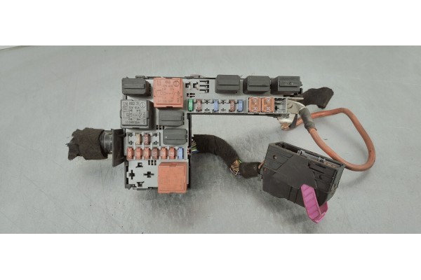 Recambio de caja reles / fusibles para opel corsa d 1.2 referencia OEM IAM 13319872  