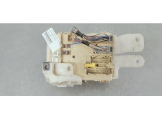 Recambio de caja reles / fusibles para toyota auris 1.6 d4d 112 fap referencia OEM IAM 8273012X80A  