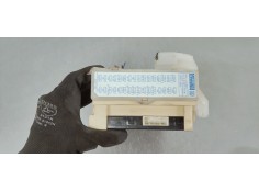 Recambio de caja reles / fusibles para toyota auris 1.6 d4d 112 fap referencia OEM IAM 8273012X80A  