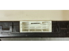 Recambio de caja reles / fusibles para toyota auris 1.6 d4d 112 fap referencia OEM IAM 8273012X80A  