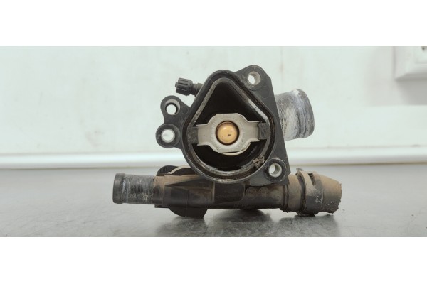 Recambio de termostato para renault koleos 2.0 dci 150 4x4 fap referencia OEM IAM 8200801570  