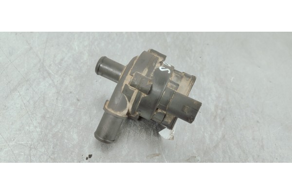 Recambio de bomba agua para renault koleos 2.0 dci 150 4x4 fap referencia OEM IAM   