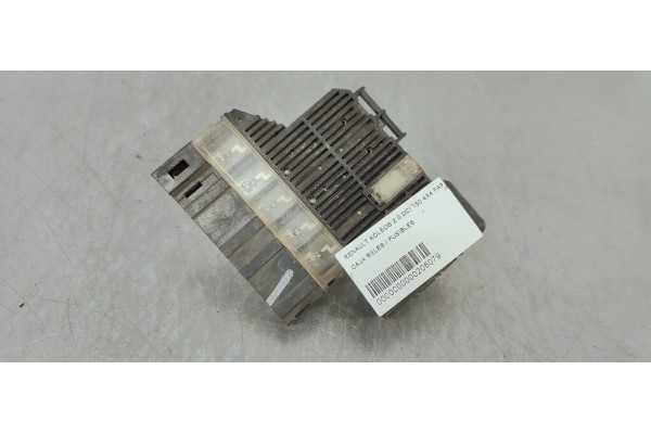 Recambio de caja reles / fusibles para renault koleos 2.0 dci 150 4x4 fap referencia OEM IAM   