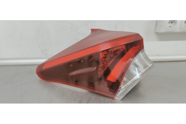 Recambio de piloto trasero izquierdo para toyota auris 1.6 d4d 112 fap referencia OEM IAM 02343  